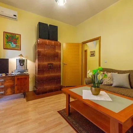 Vakantiehuis 4679-2 For 10 Pers In *
