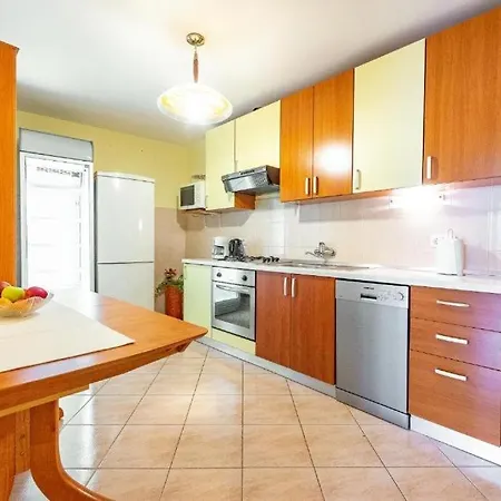 Vakantiehuis 4679-2 For 10 Pers In