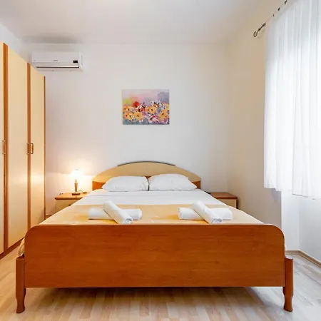 Holiday home 4679-2 For 10 Pers In Ugljan