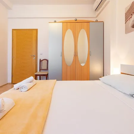 4679-2 For 10 Pers In *